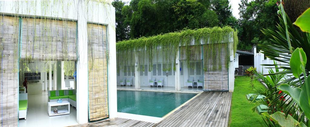 Villa Putih Lovina Exterior photo