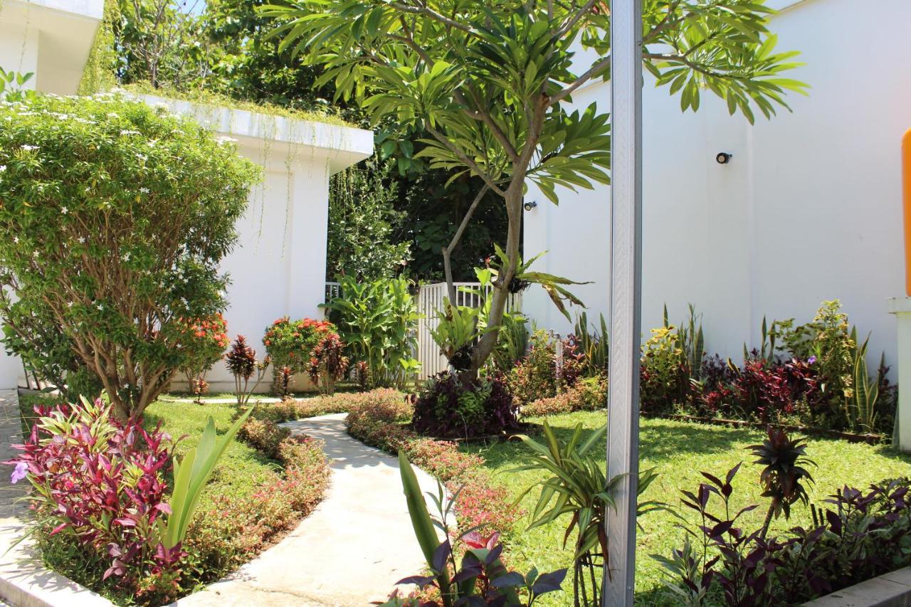 Villa Putih Lovina Exterior photo